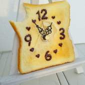 こんがり焼き目ととろけるバターが可愛いトースト時計